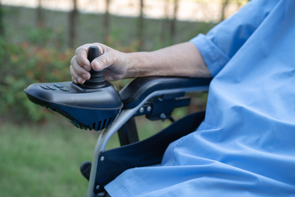 The Ultimate Guide to Mobility Scooters vs. Electric Wheelchairs