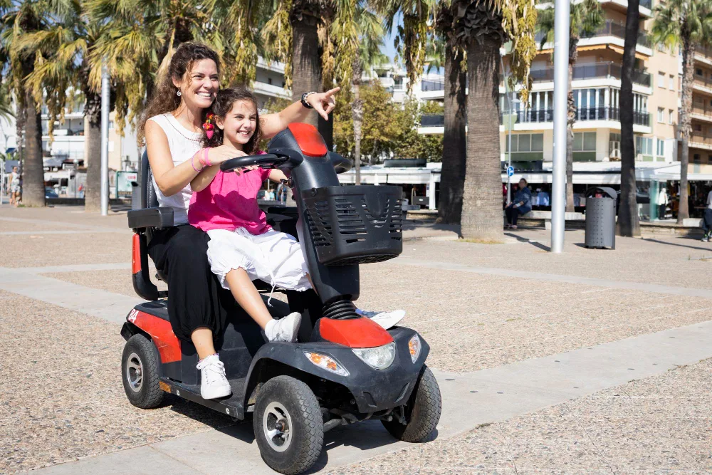 Riding a Mobility Scooter: Dos and Don’ts